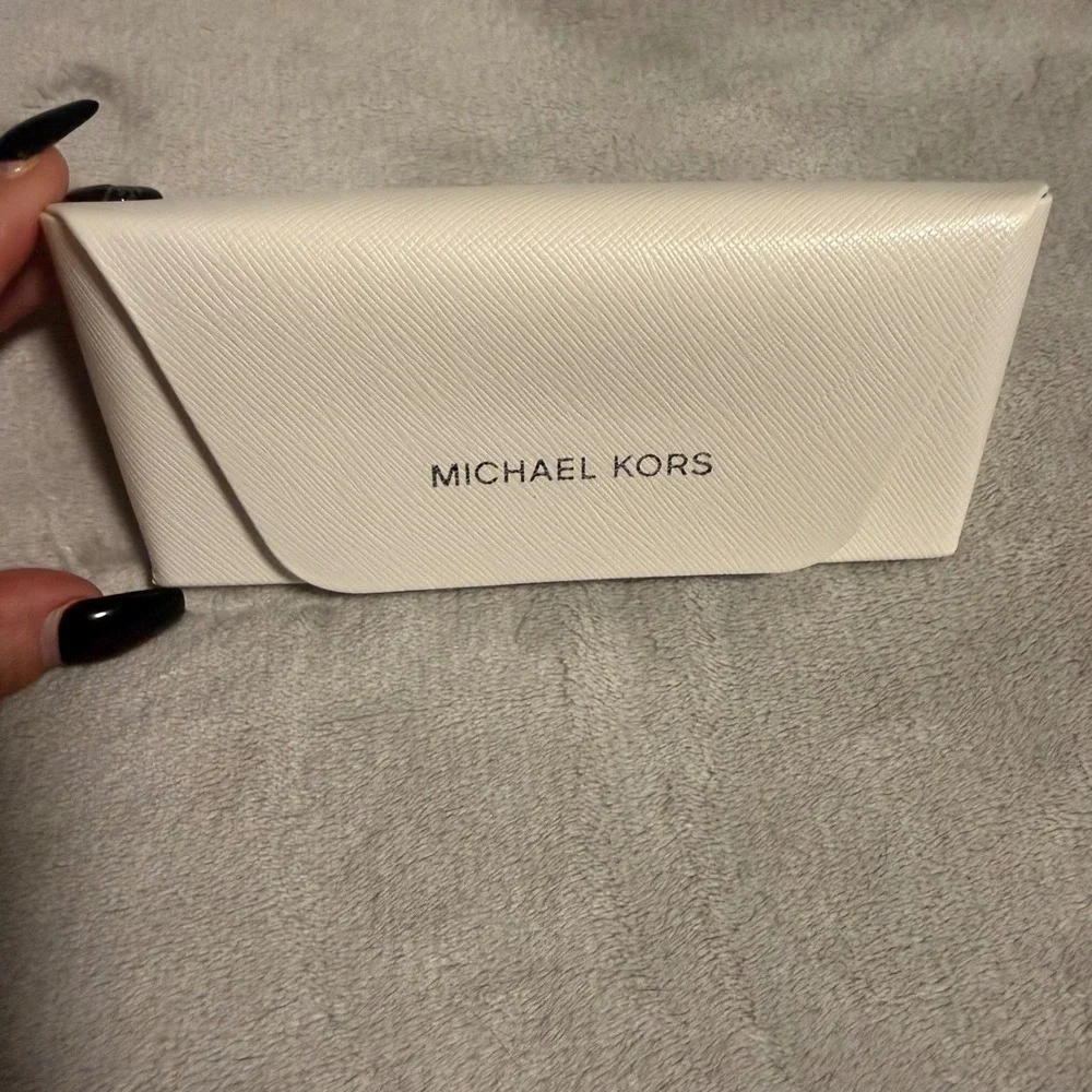Michael Kors Eyeglass Case White Hard Shell Snap Closure EUC‎